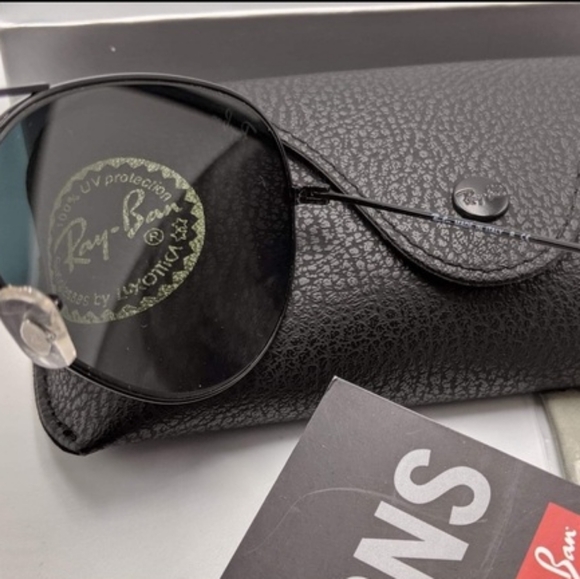 LIKE NEW RayBan Aviator RB3025 Black Ray ban Sunglasses - Picture 8 of 14
